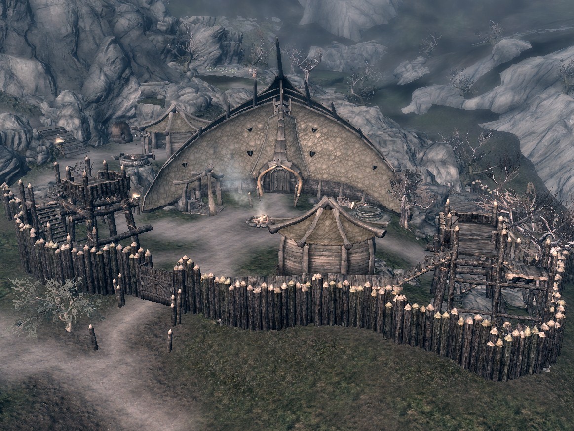 The timber palisade and mountain setting of Dushnikh Yal
